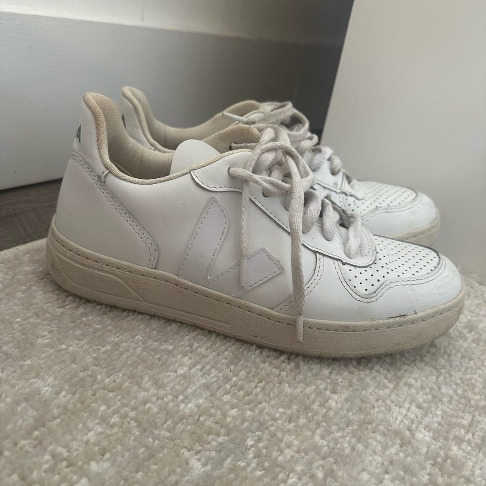 VEJA WHITE v10 sneakers